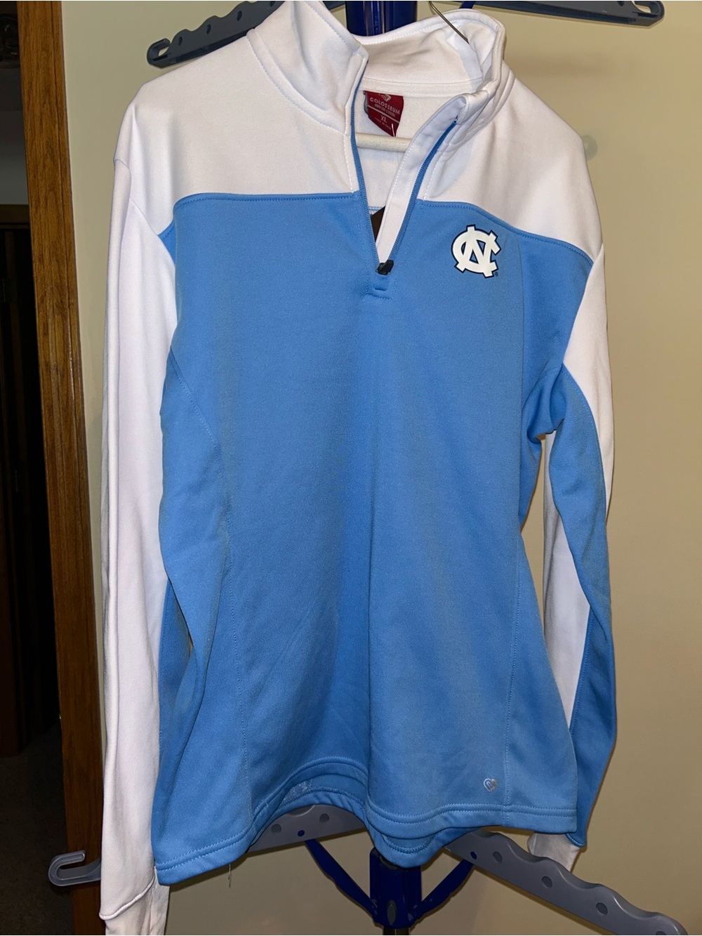 NWT Colosseum North Carolina Tar Heels Blue and White Quarter-Zip Pullover XL